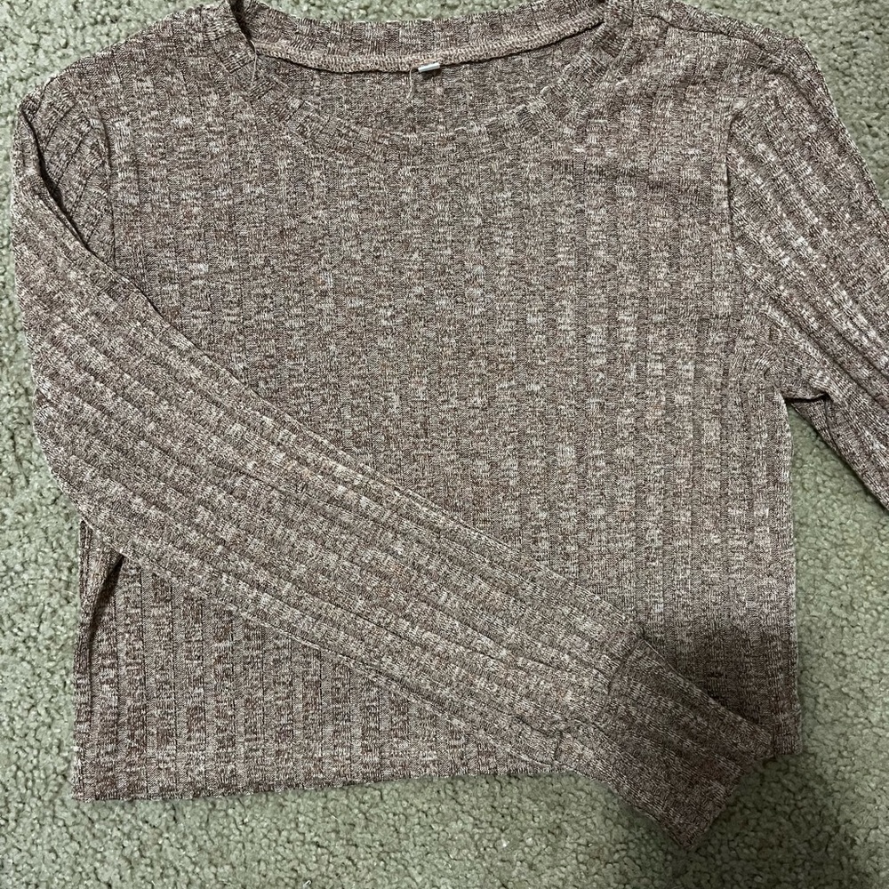 long sleeve sweater, very thin material. never worn.